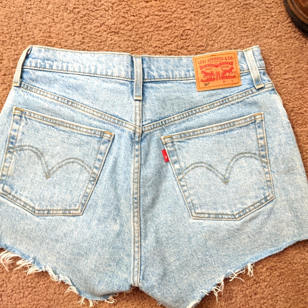 501 Levi Cut off Hi Rise Shorts